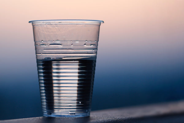 Beneficios del agua para la piel: ¿Beber suficiente agua realmente puede hacerte lucir más joven?